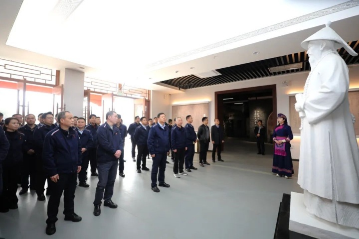 1882394492800176129.jpg 1882394492800176129.jpg